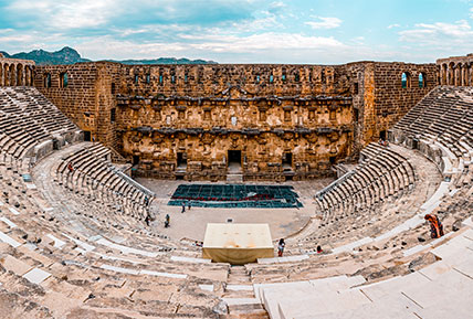 Aspendos Antik Tiyatrosu ve Su Kemerleri